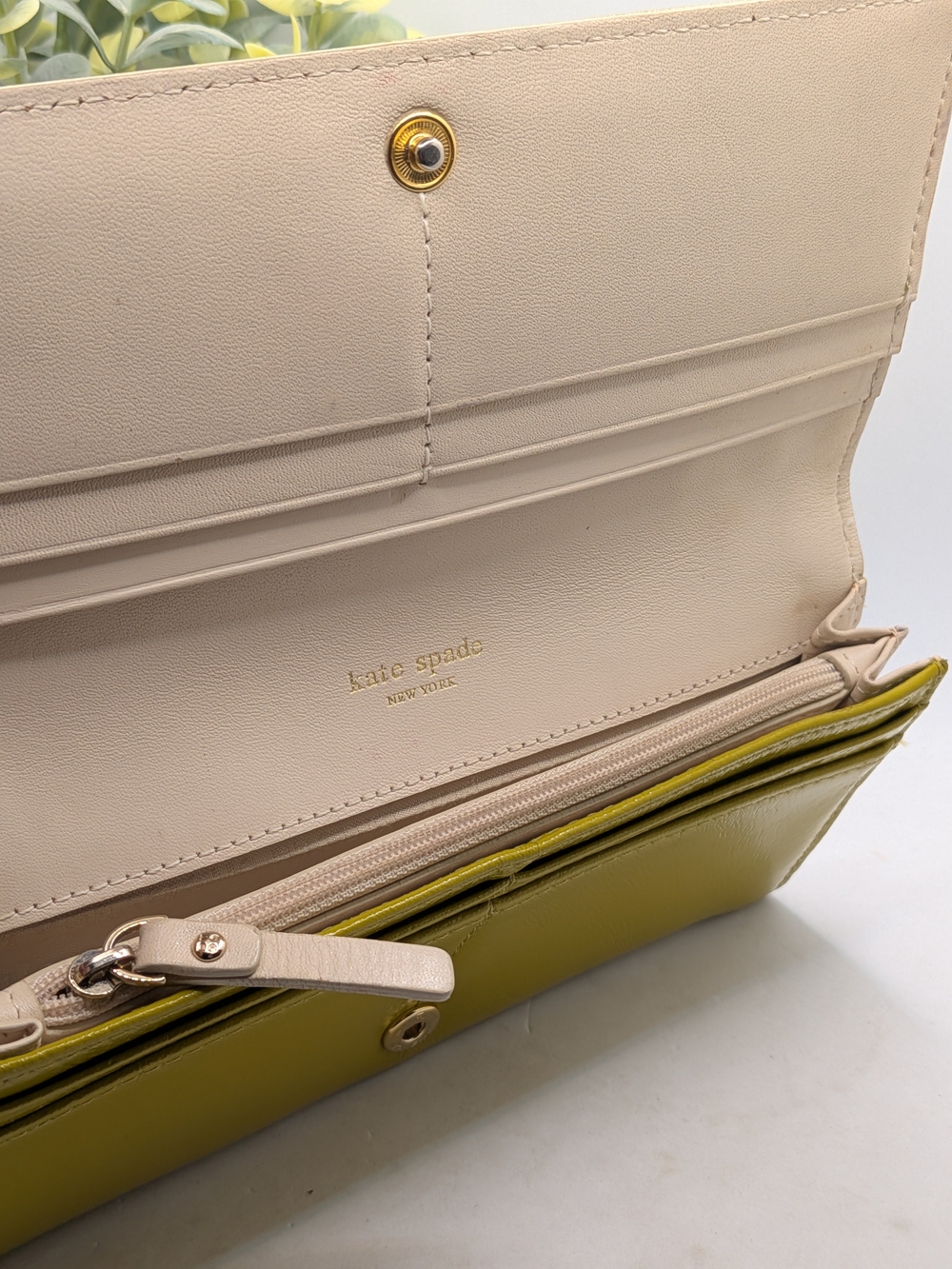 kate spade Storybook Olive Bow Clutch Wallet - Picture 6 of 10